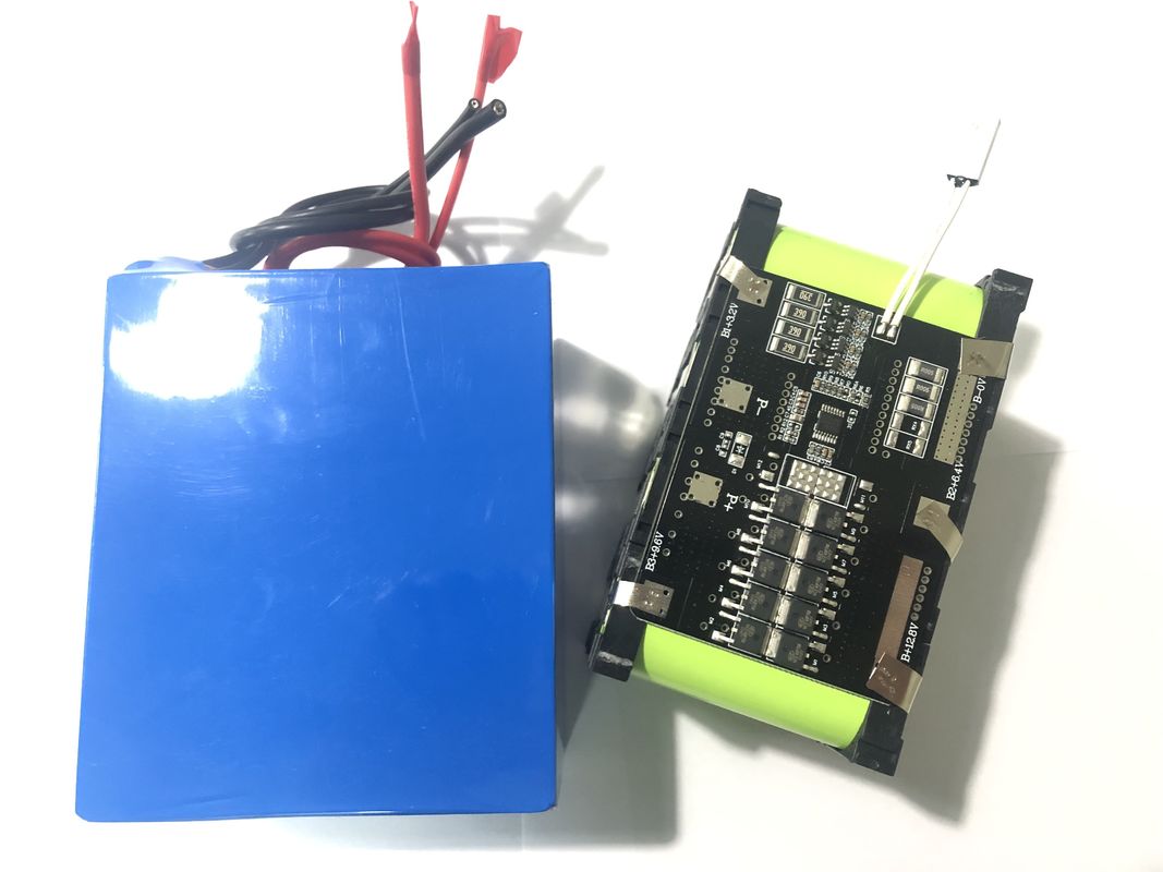 ODM 14.8 V 15A 電子バイクと電動モーターのための三重型リチウムイオン電池パック